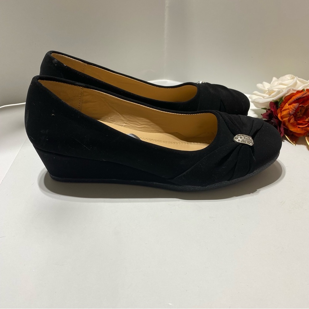 Belladia women’s Black dress shoes with rhinestones on top size 7 New - Picture 9 of 10